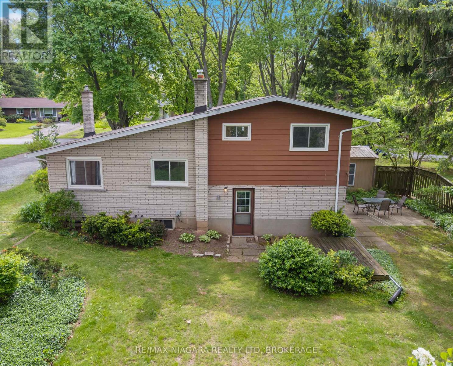 1176 SUNSET DRIVE
