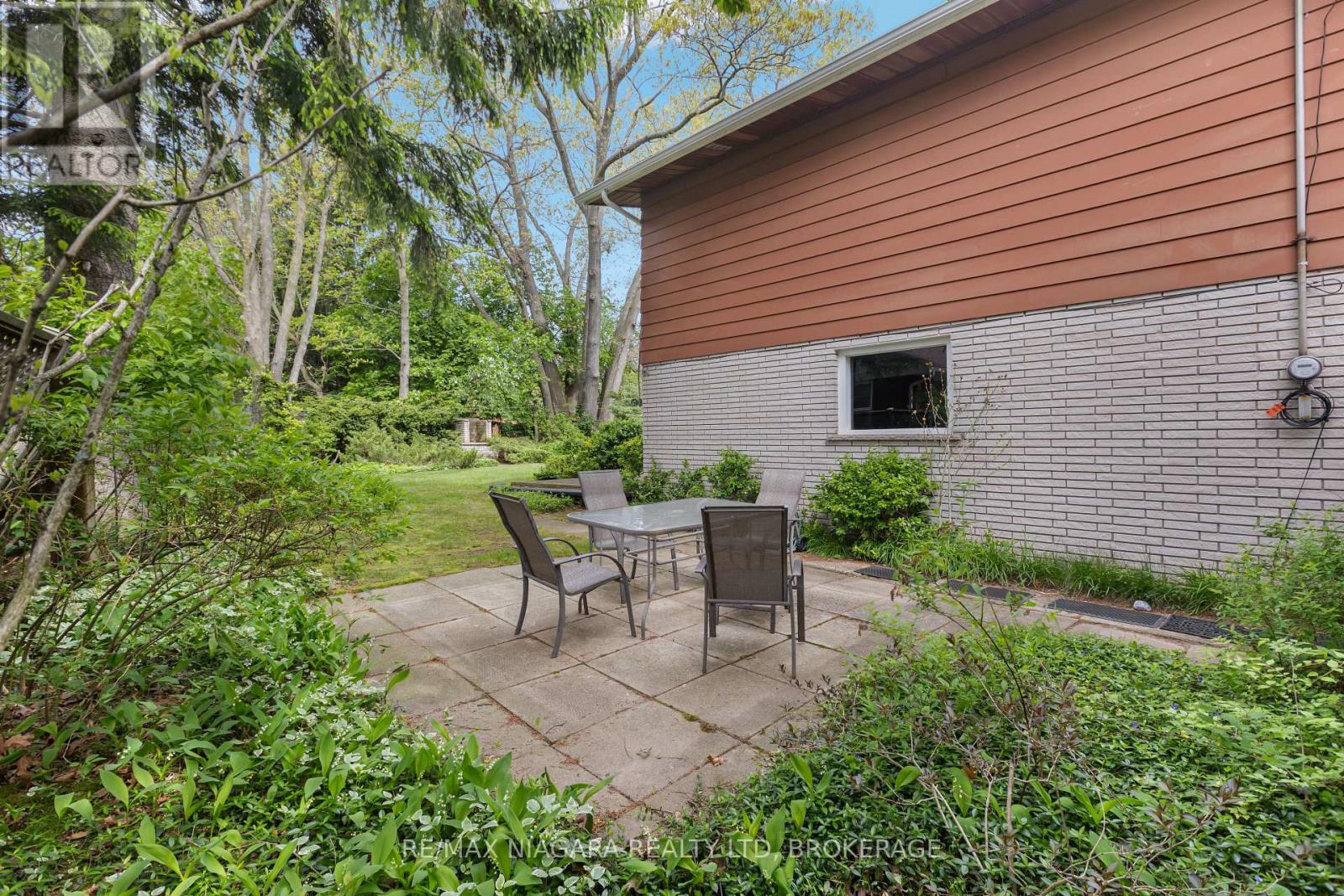1176 SUNSET DRIVE