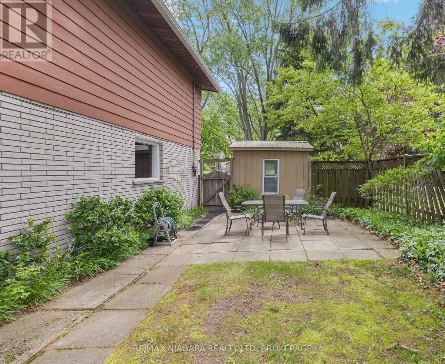 1176 SUNSET DRIVE