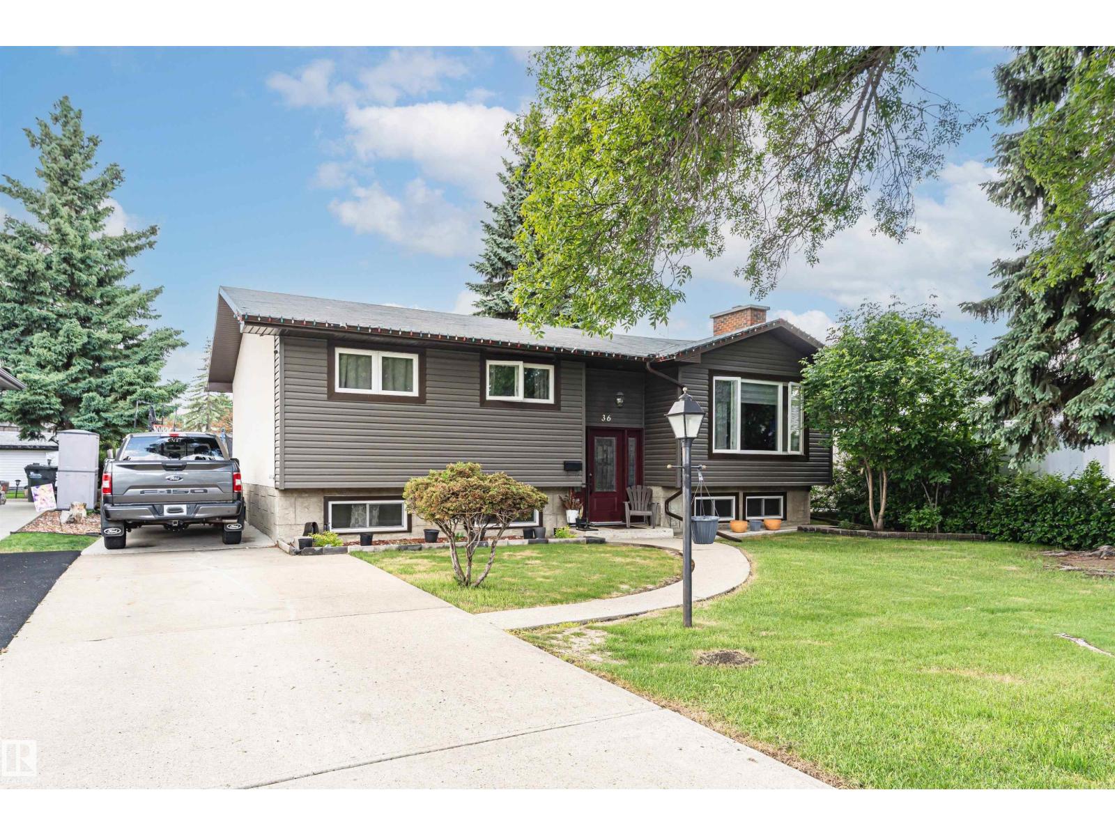 36 GREENWOOD WY