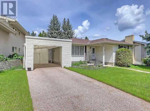 11208 Braxton  SW Calgary AB T2W2Y4