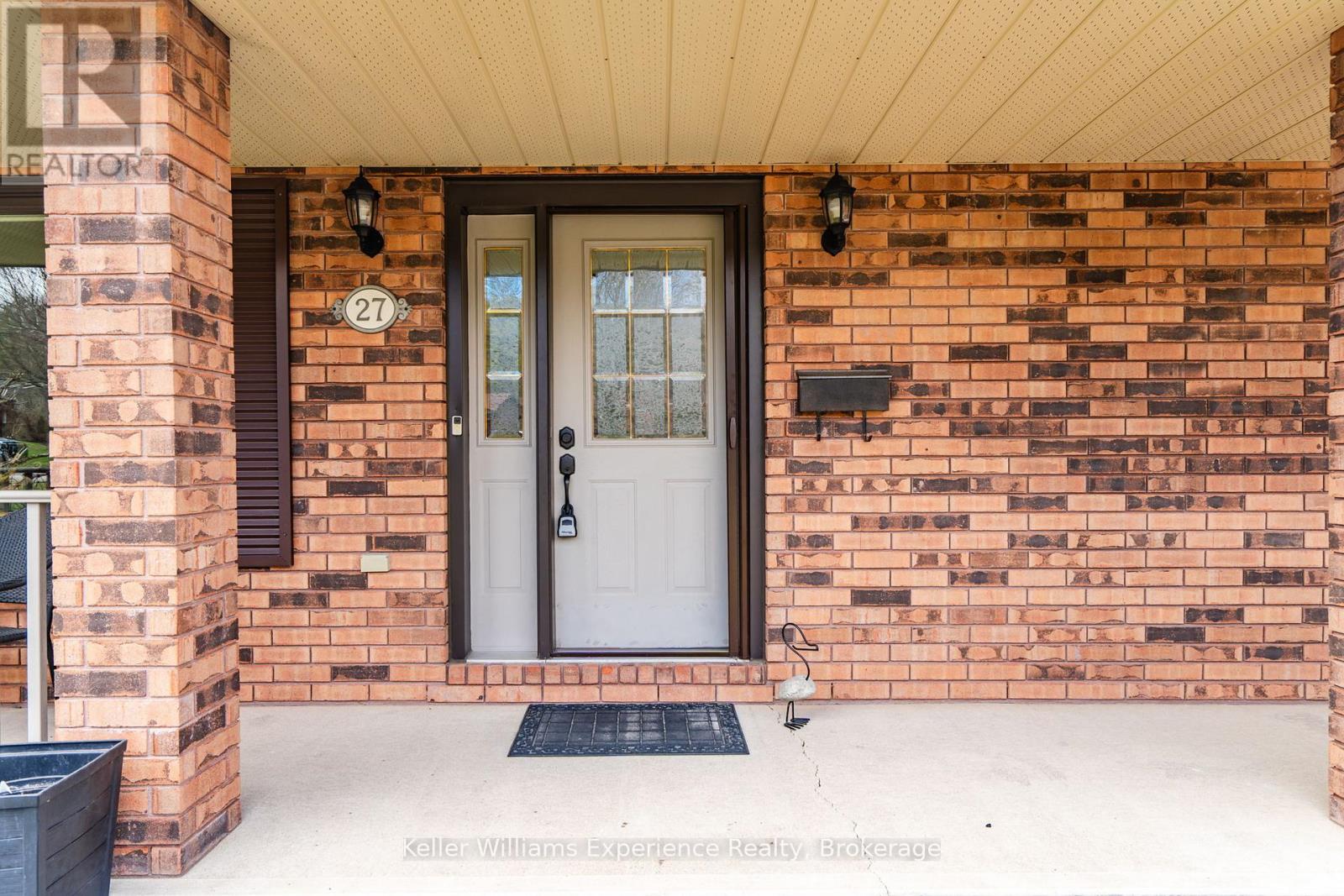 27 ROSEWOOD AVENUE