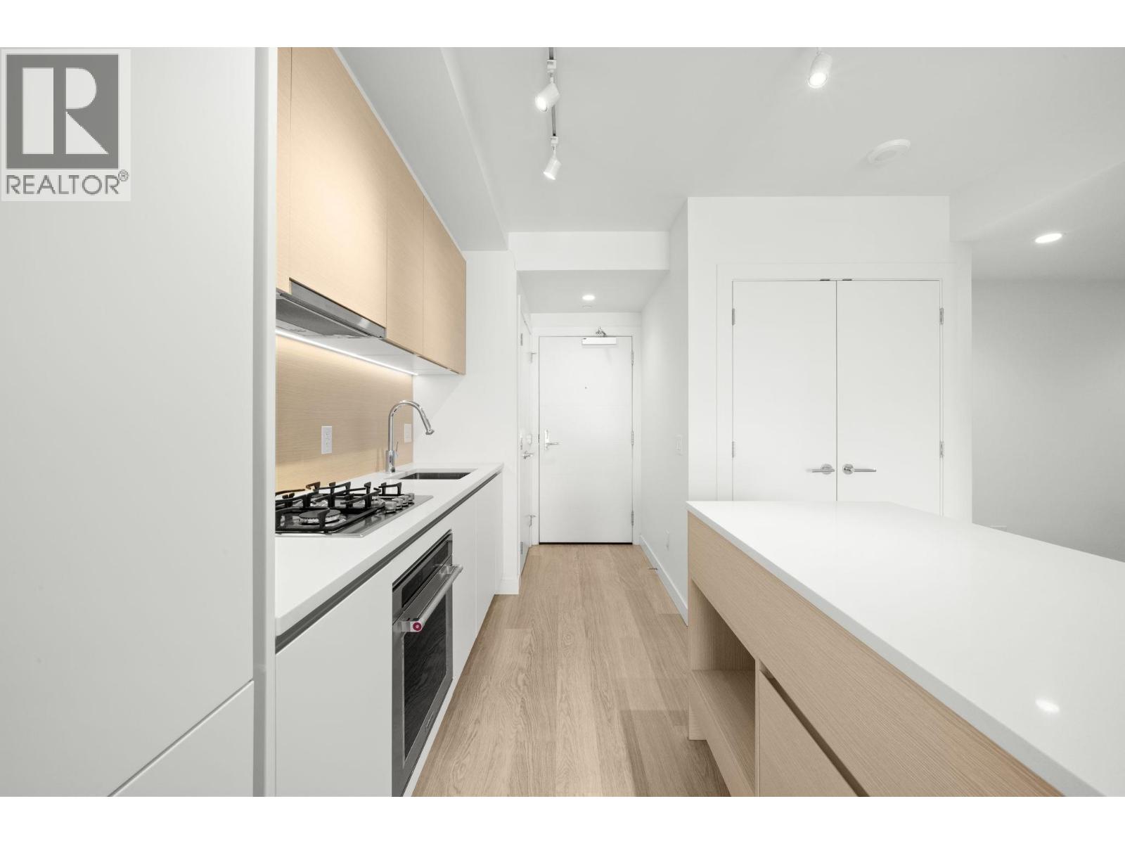 3401 657 WHITING WAY