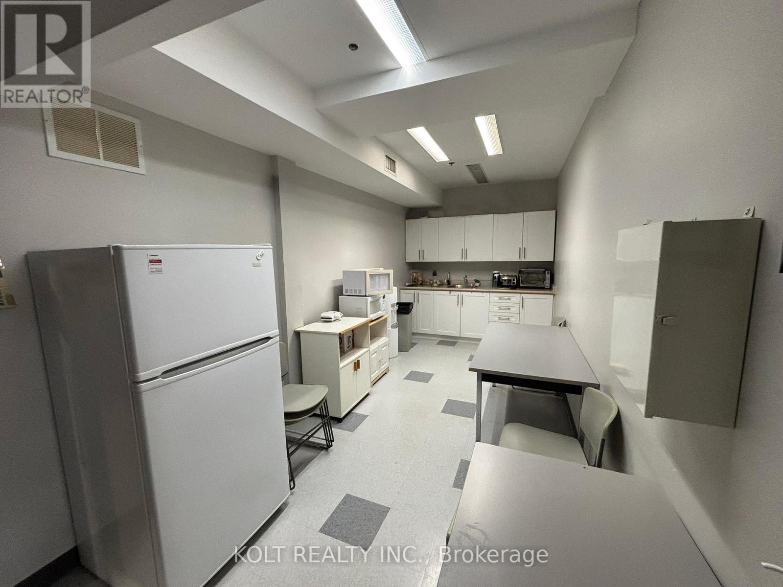 13-15 - 80 ESNA PARK DRIVE