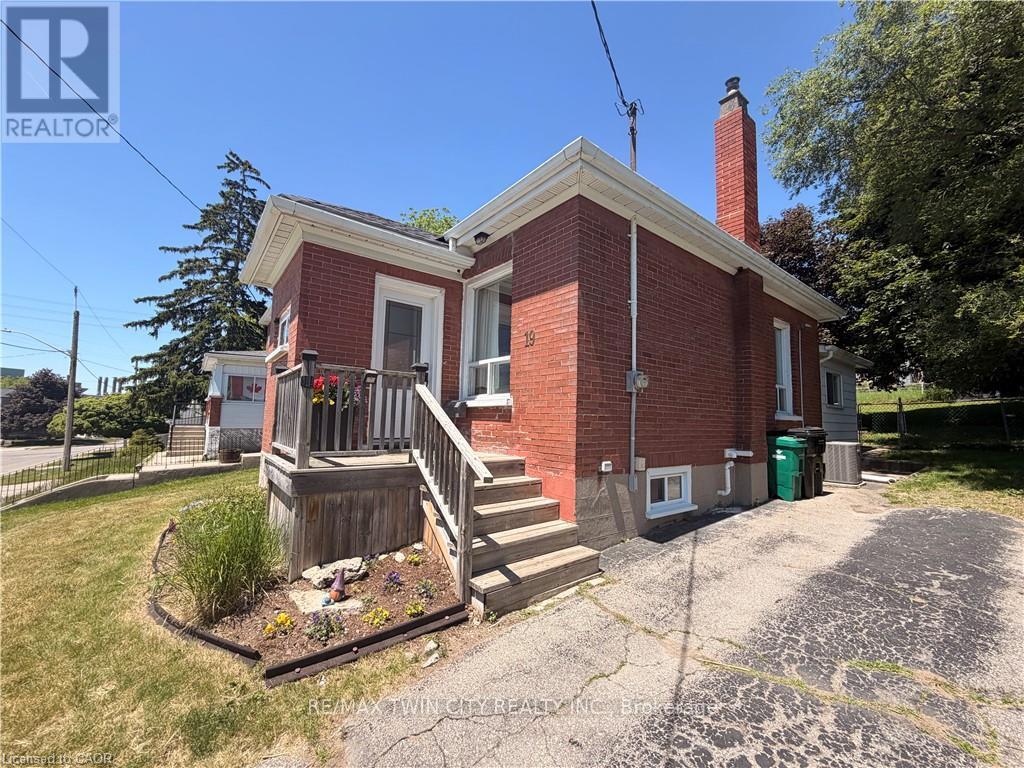 19 PAISLEY HEIGHTS