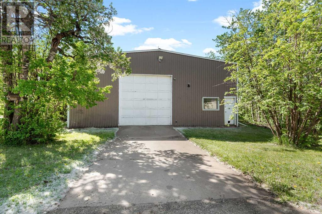 20, 36006 Highway 2 Service Road Sb