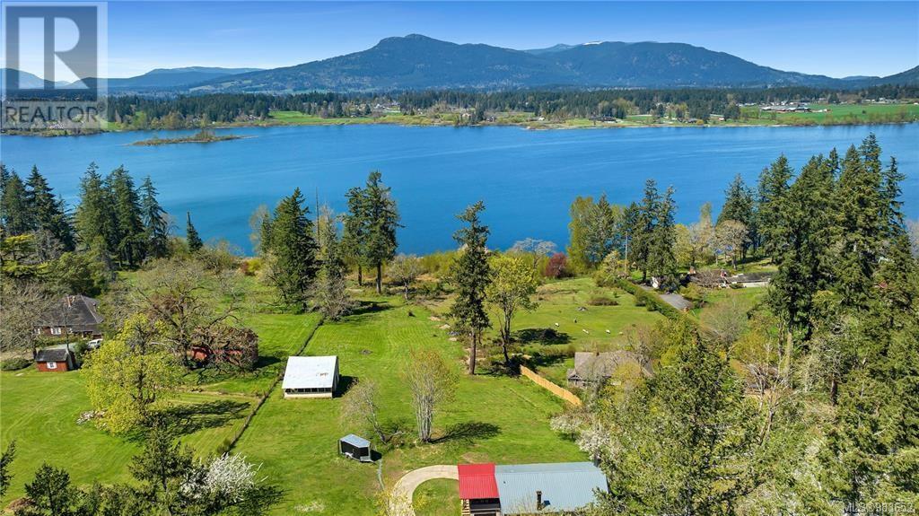 1743 Maple Bay Rd