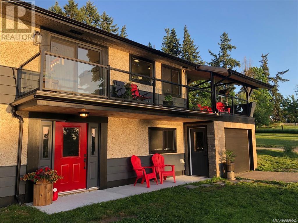 1743 Maple Bay Rd