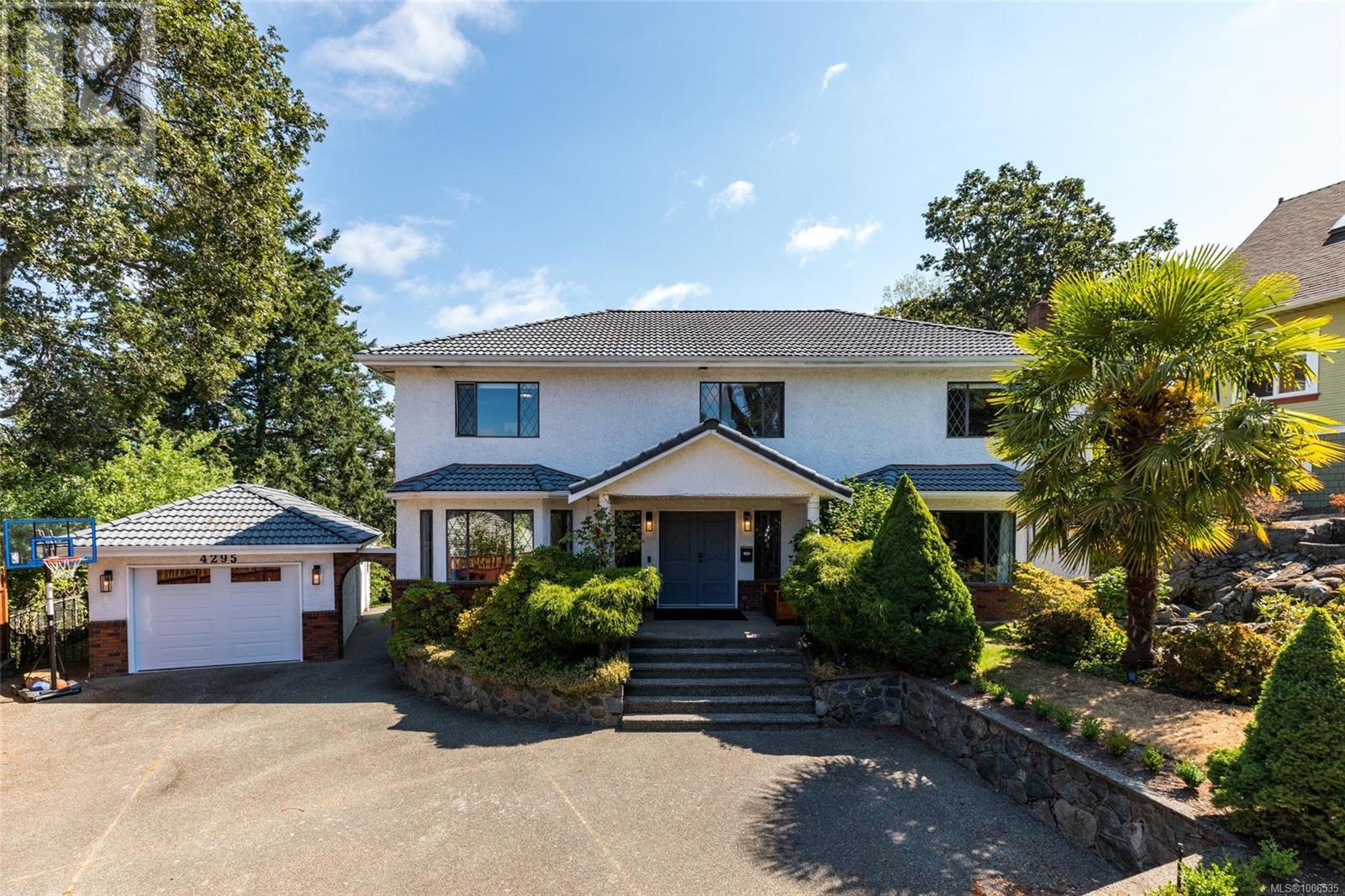 4295 Oakfield Cres
