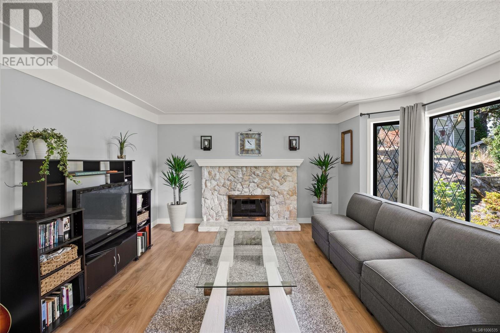 4295 Oakfield Cres