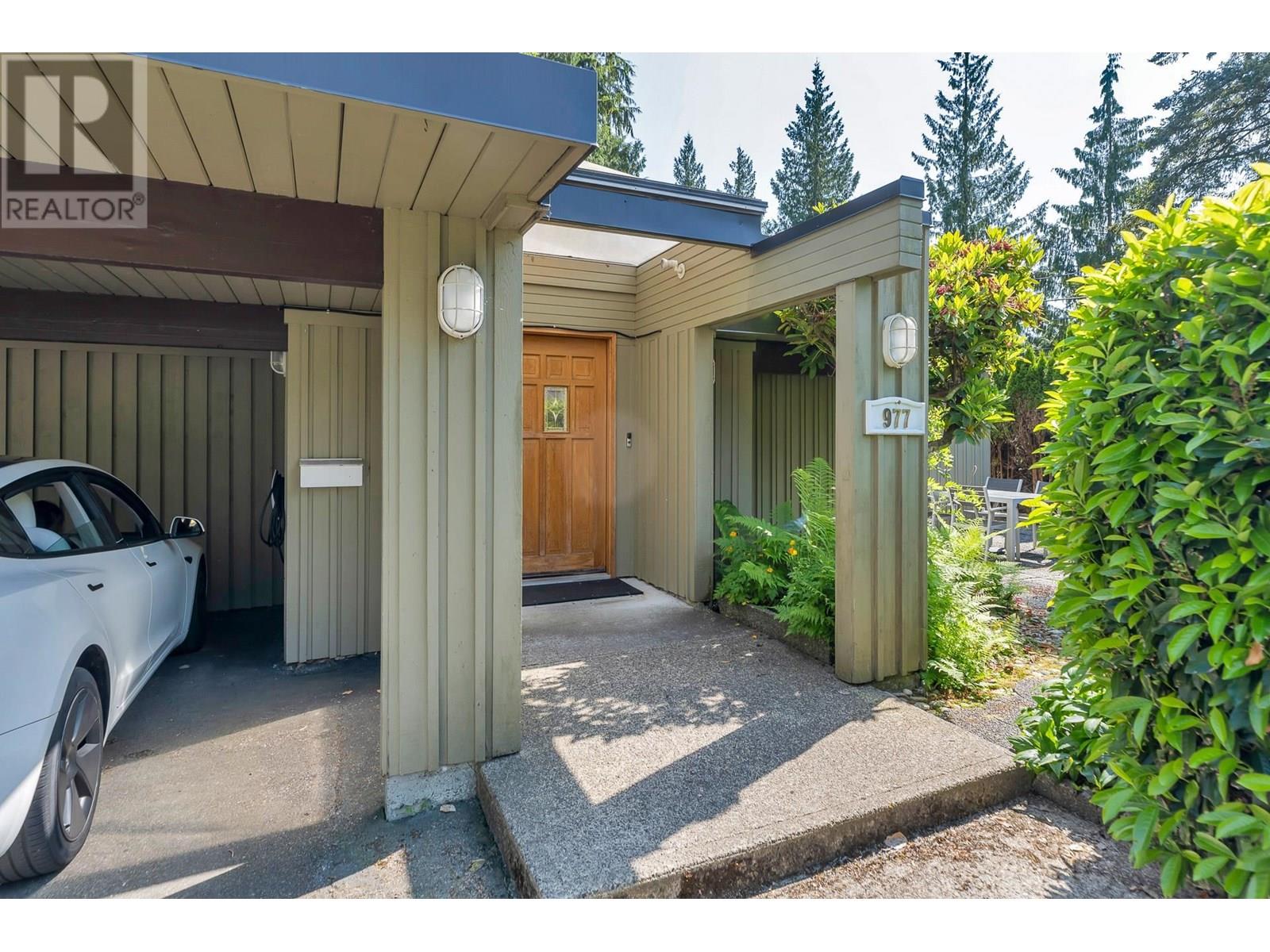 977 BELVEDERE DRIVE