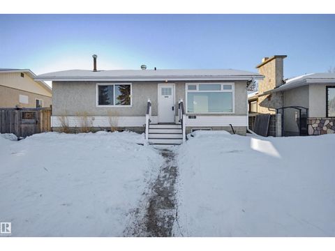 18 MOUNT ROYAL DR St. Albert AB T8N1N1