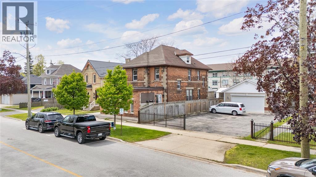 169 CHRISTINA STREET South