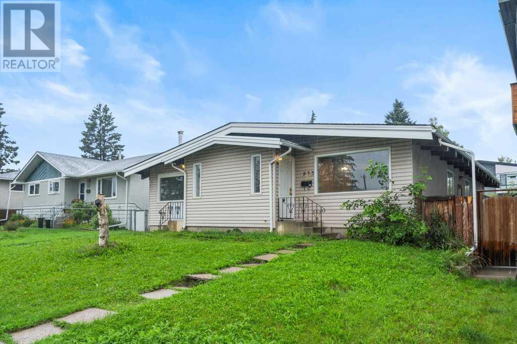 933 & 935 41 Street SW
