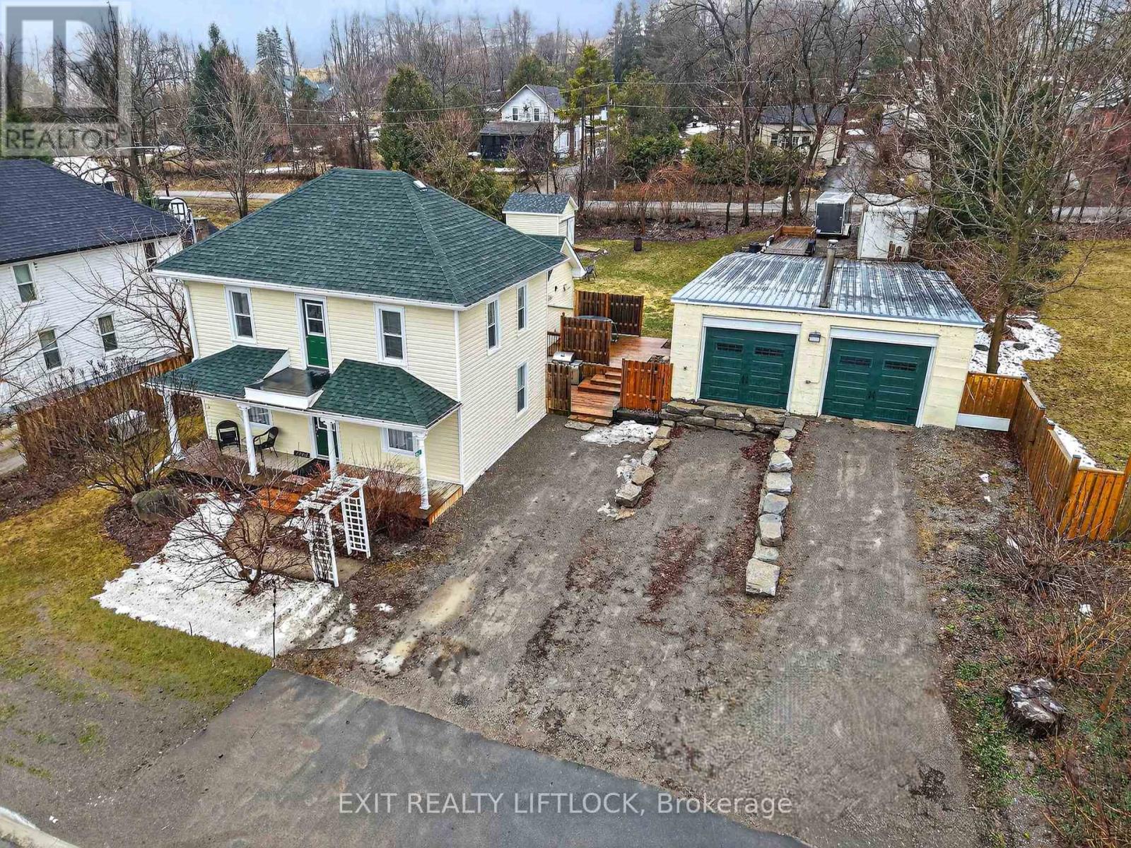 2464 QUEEN MARY STREET - Photo 2