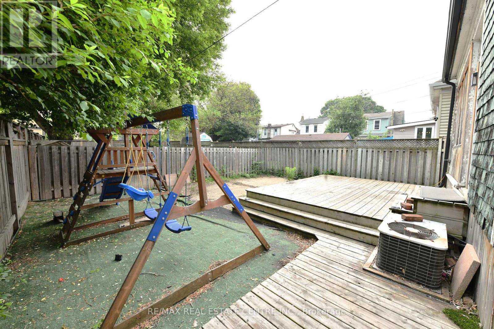 106 GROSVENOR AVENUE N