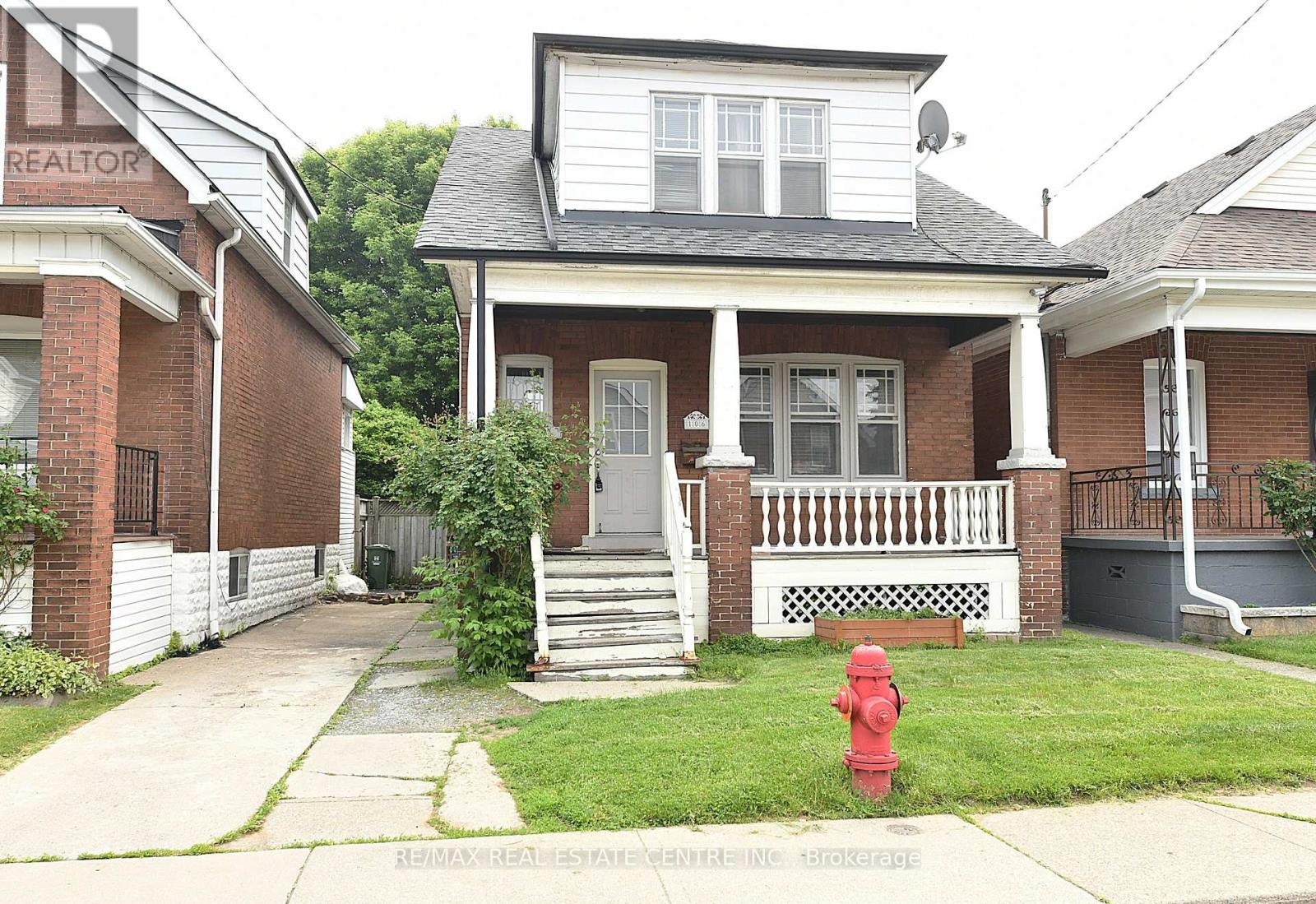 106 GROSVENOR AVENUE N