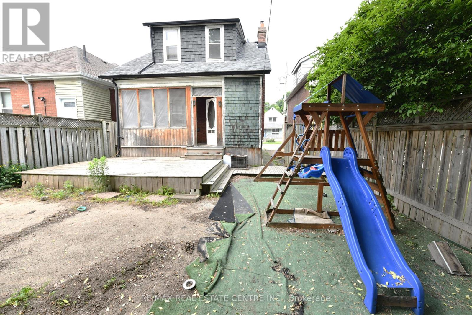 106 GROSVENOR AVENUE N