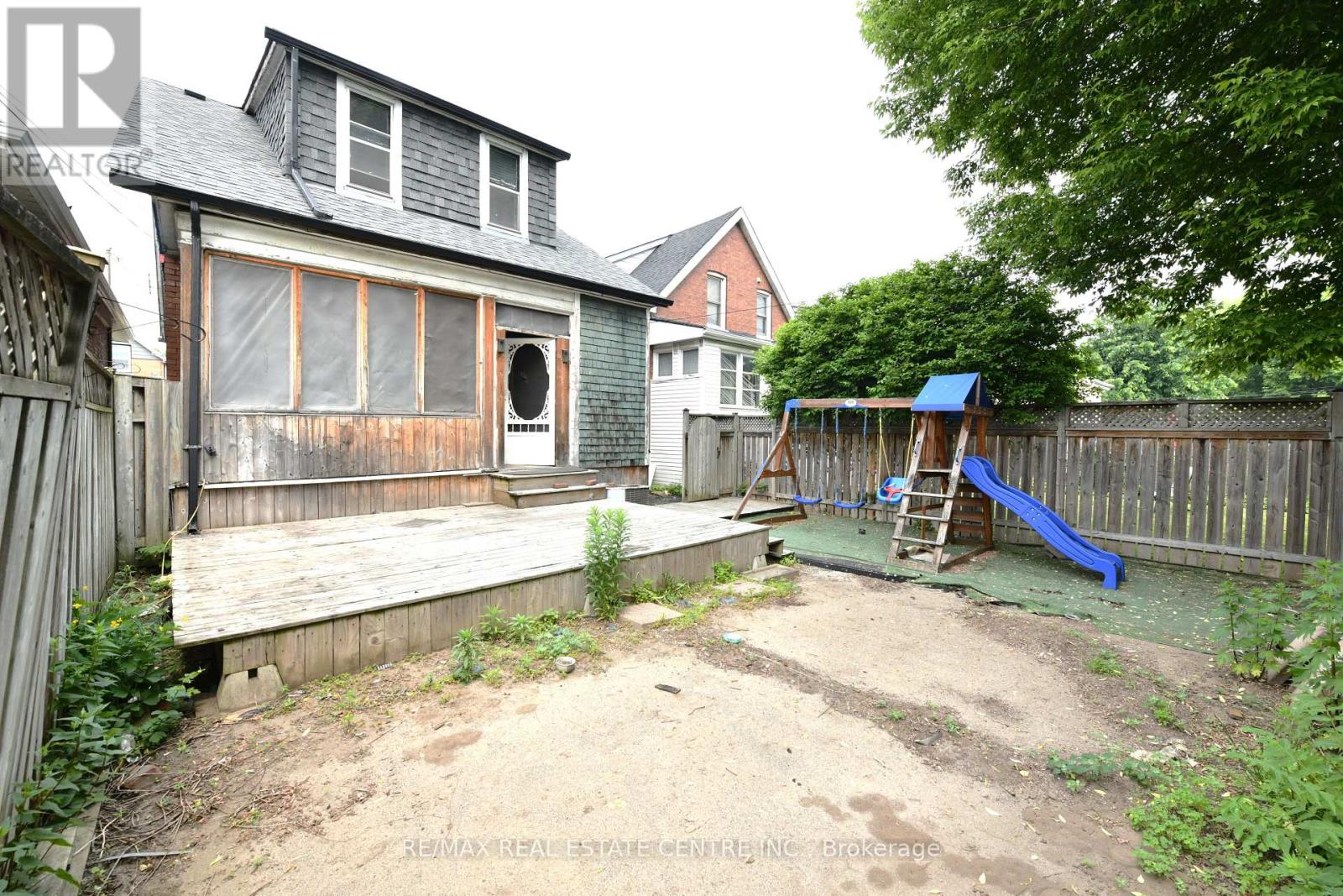 106 GROSVENOR AVENUE N