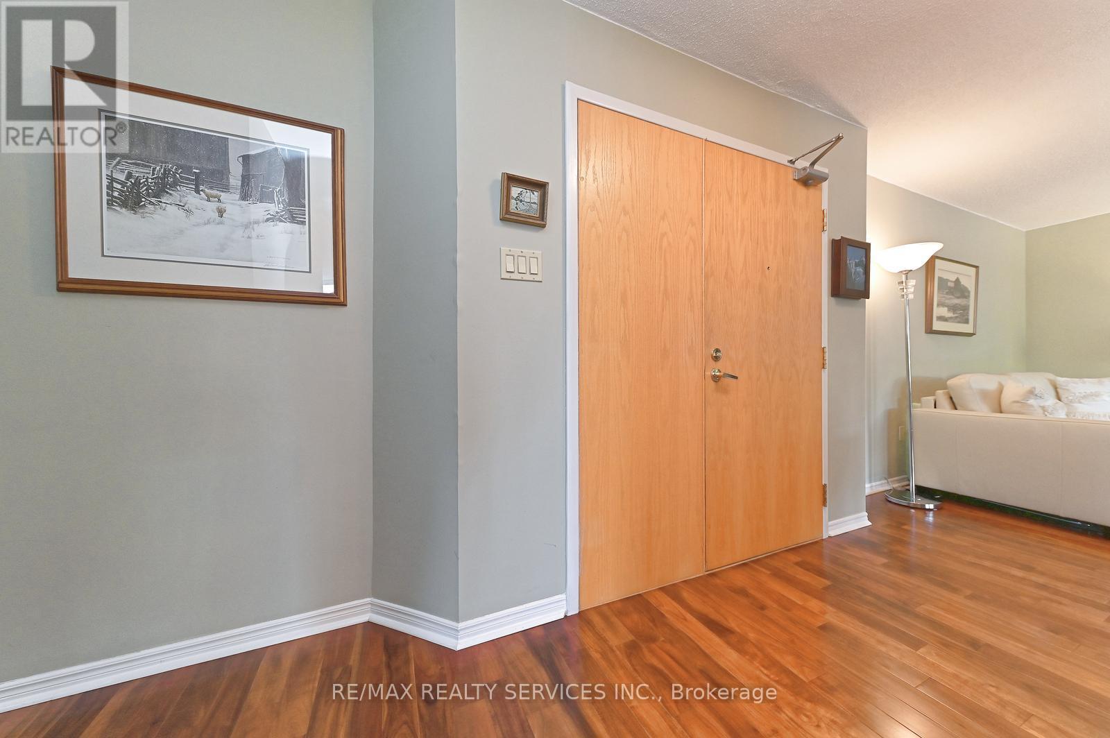 402 - 58 CHURCH STREET E