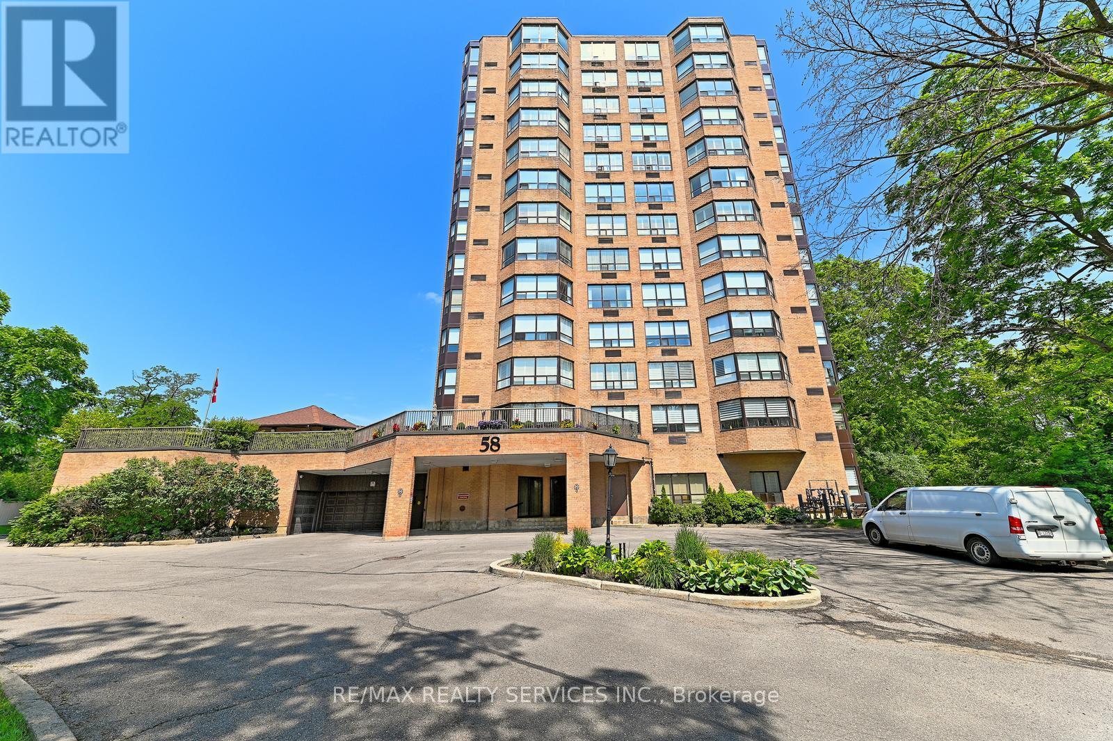 402 - 58 CHURCH STREET E