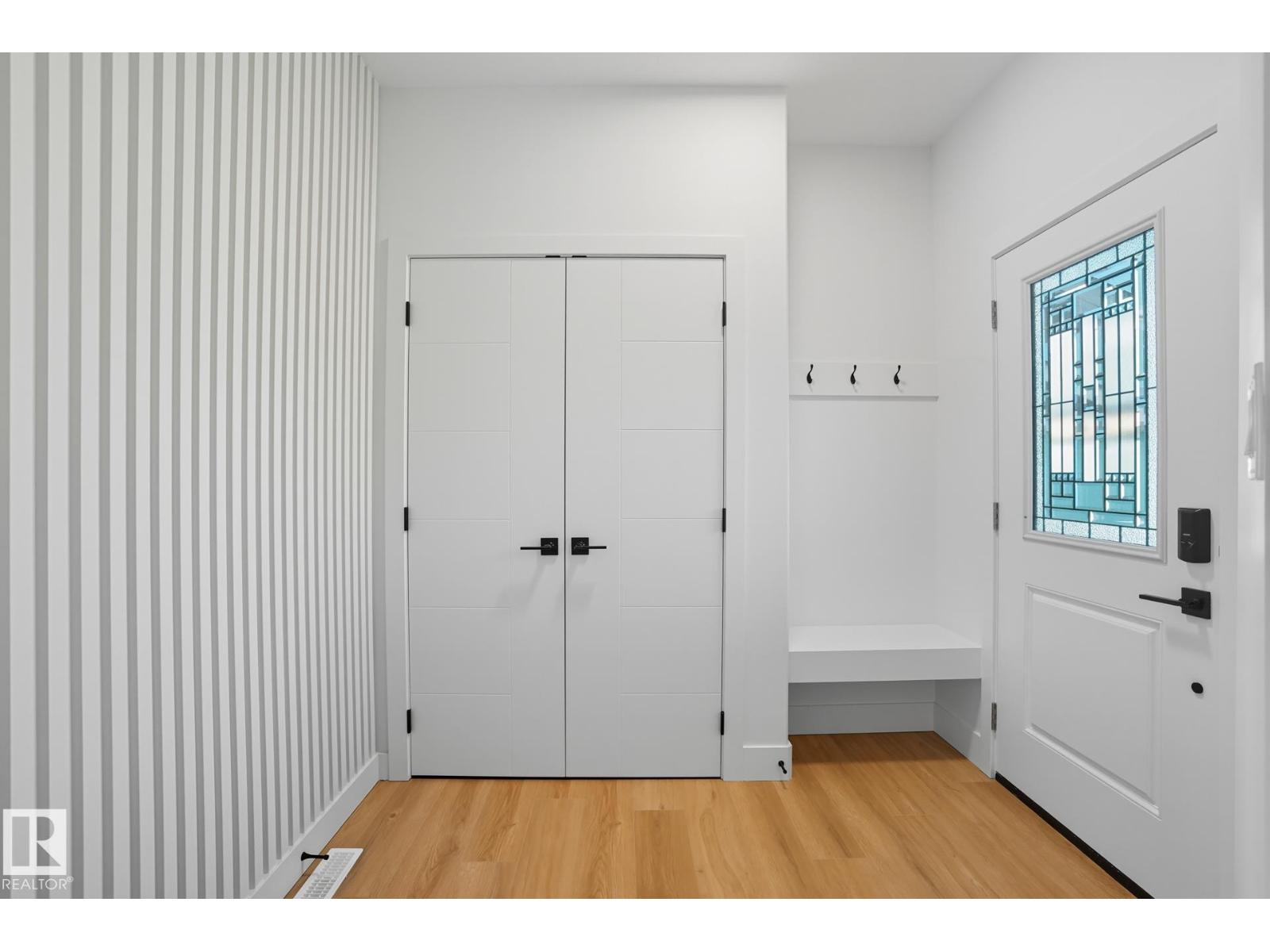 8608 181 AV NW NW