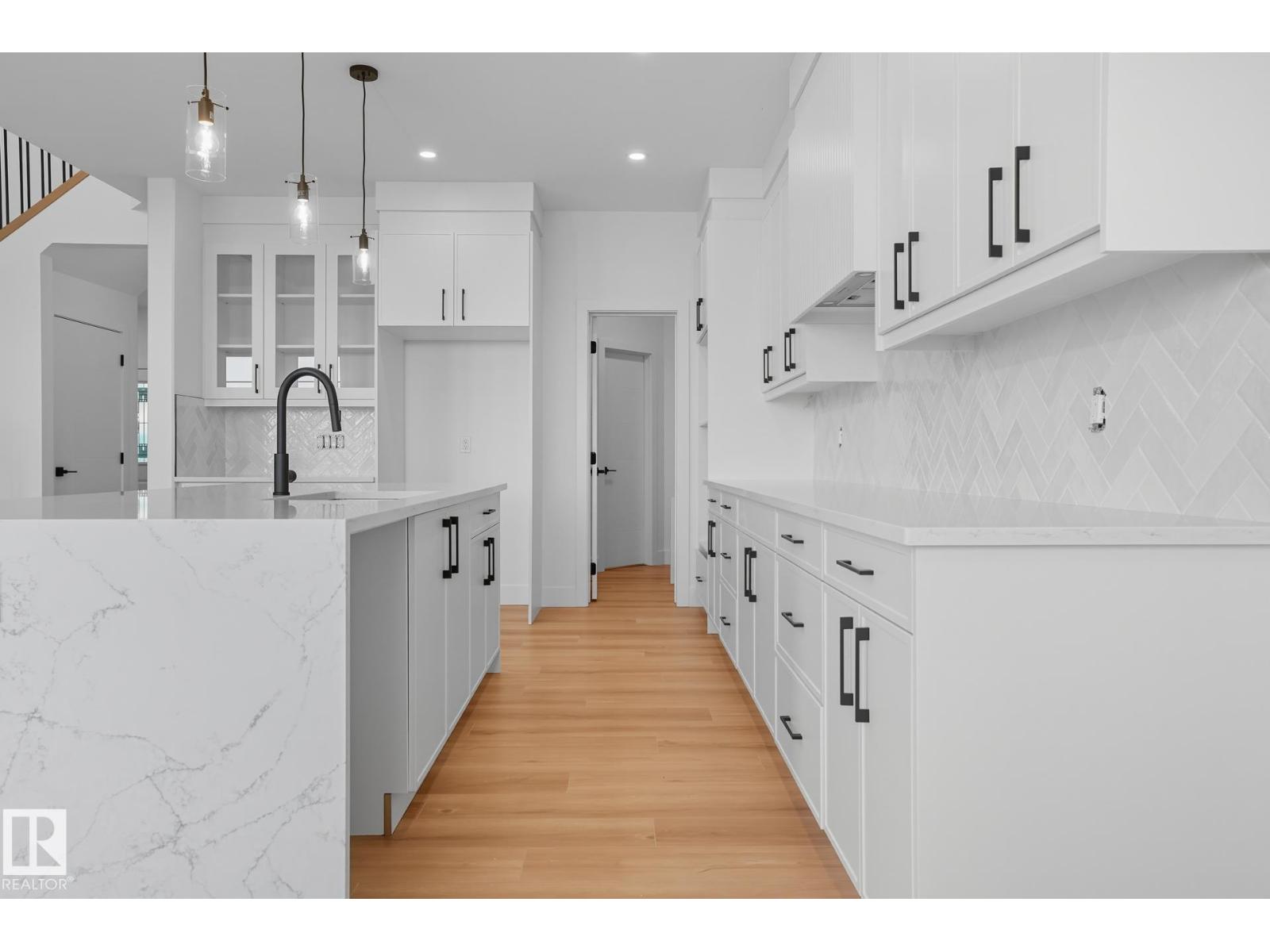 8608 181 AV NW NW