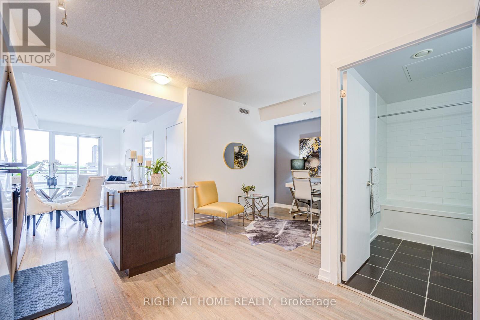 405 - 85 DUKE STREET W