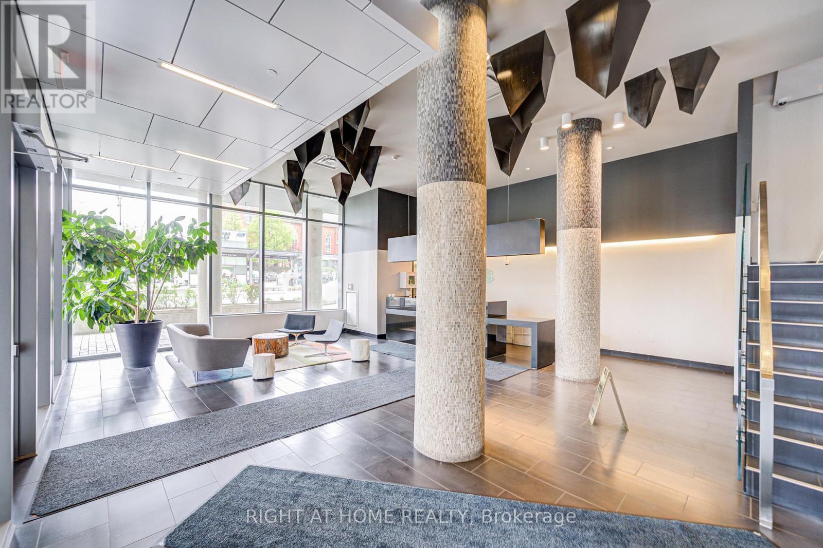 405 - 85 DUKE STREET W