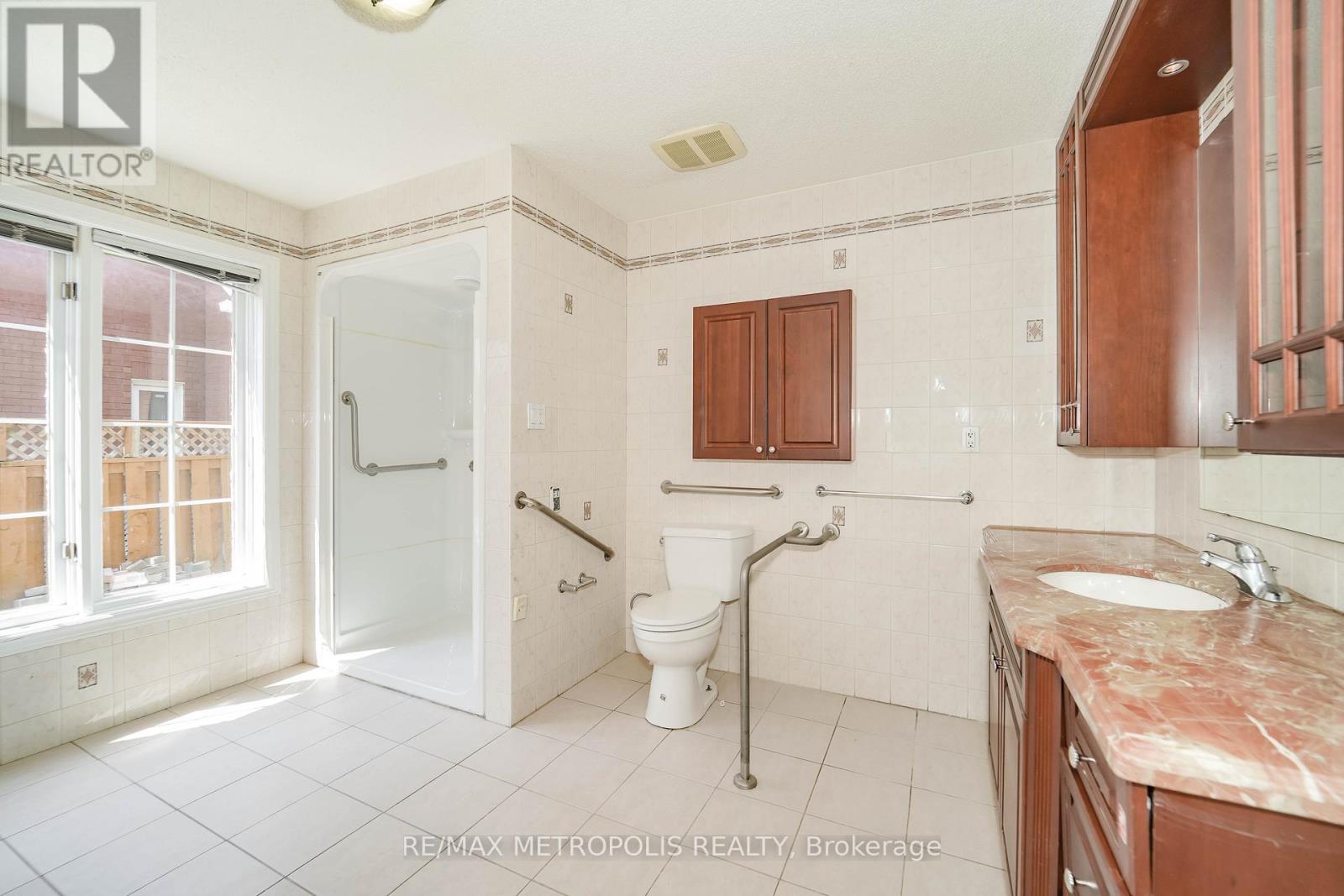 2 SCHOONER COURT