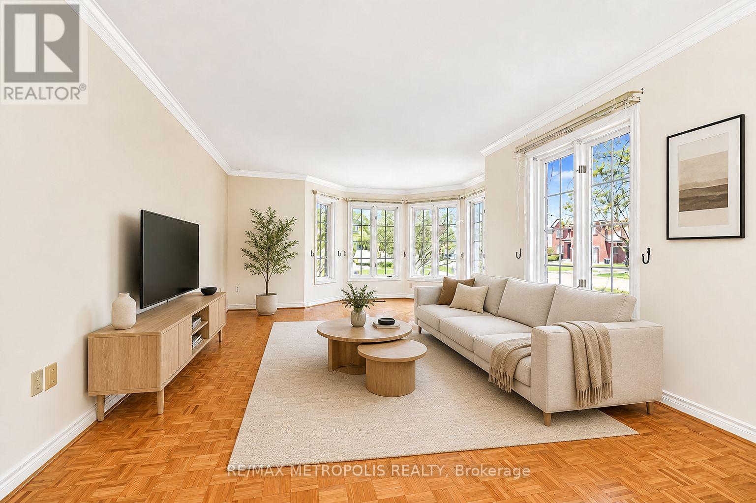 2 SCHOONER COURT