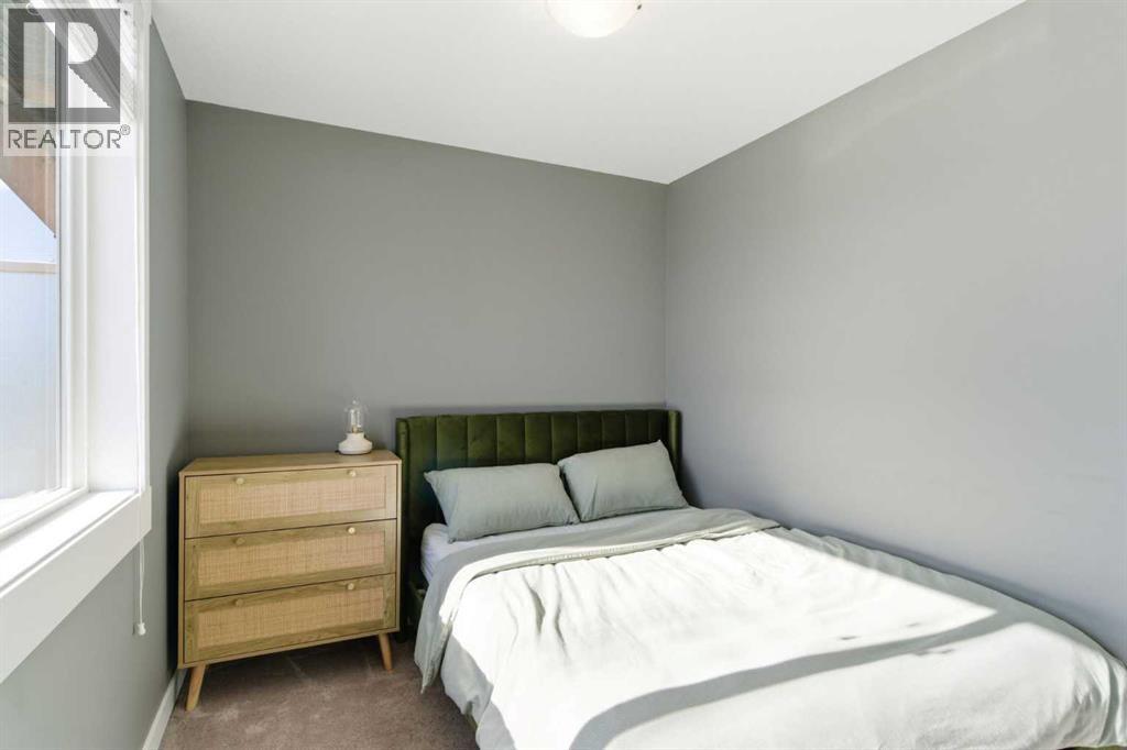 33, 111 Rainbow Falls Gate