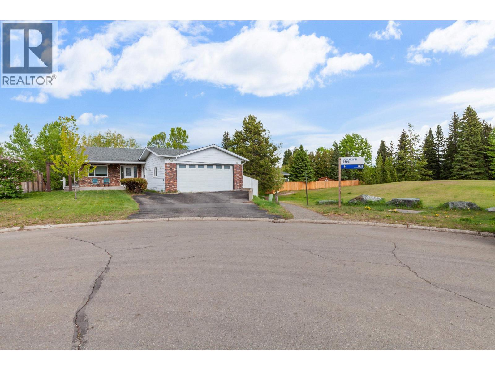 774 OCHAKWIN CRESCENT