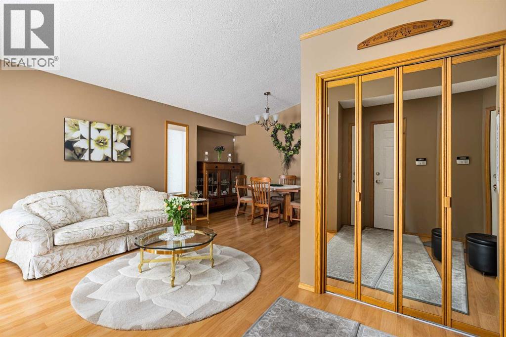 184 Sunmeadows Crescent SE