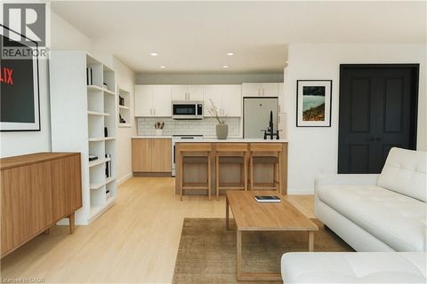 215 RAGLAN Street Unit# 2 Woodstock ON N4S1W7