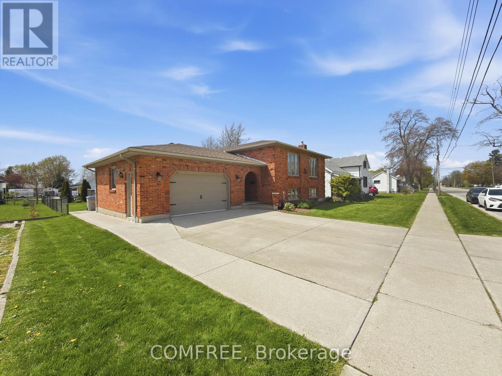 Photo 1 of 27 — 36 UNION STREET, Lambton Shores (Forest), ON N0N1J0