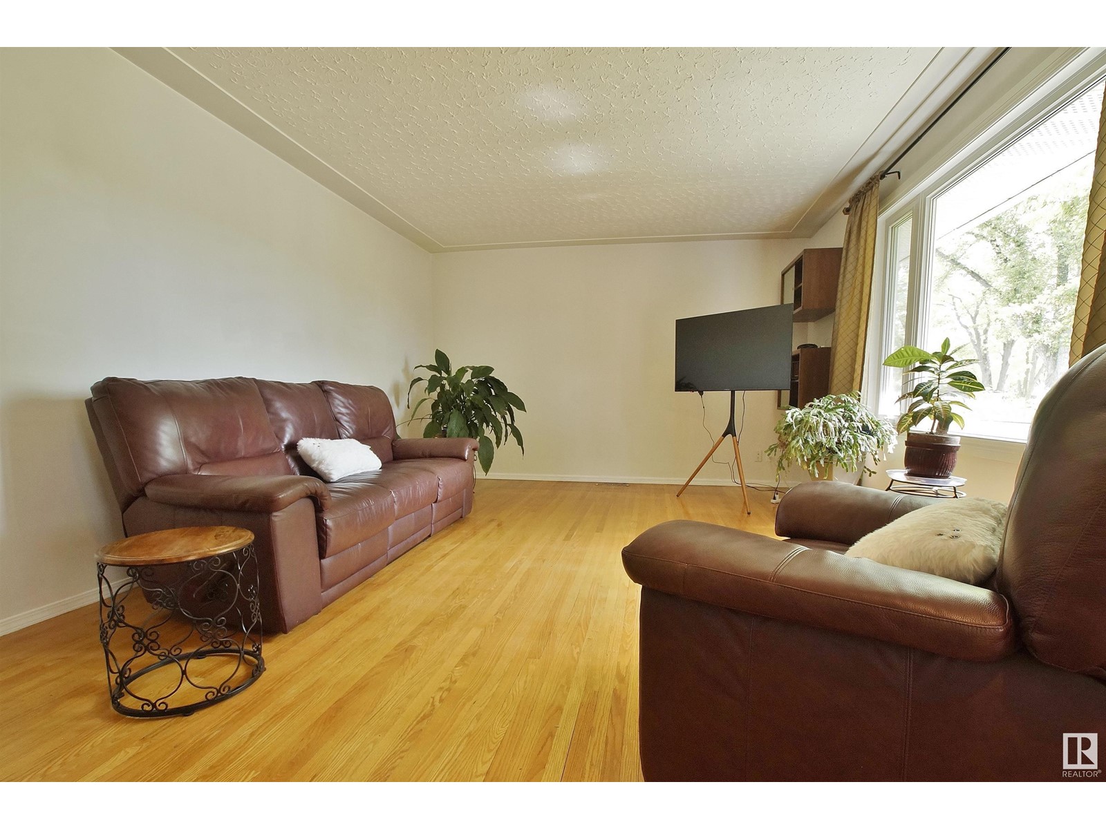 10520 130 AV NW