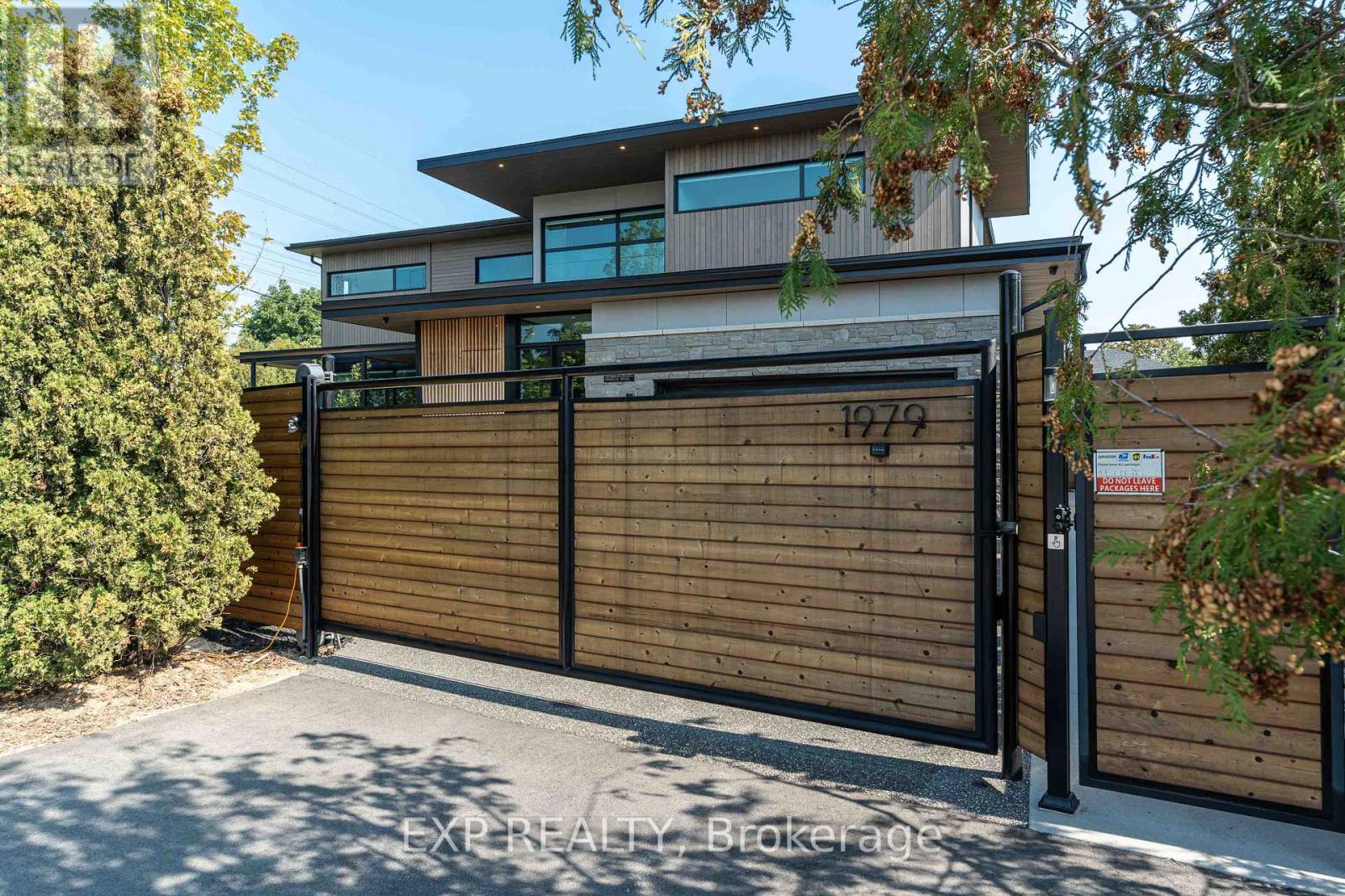 1979 PRINCE OF WALES DRIVE