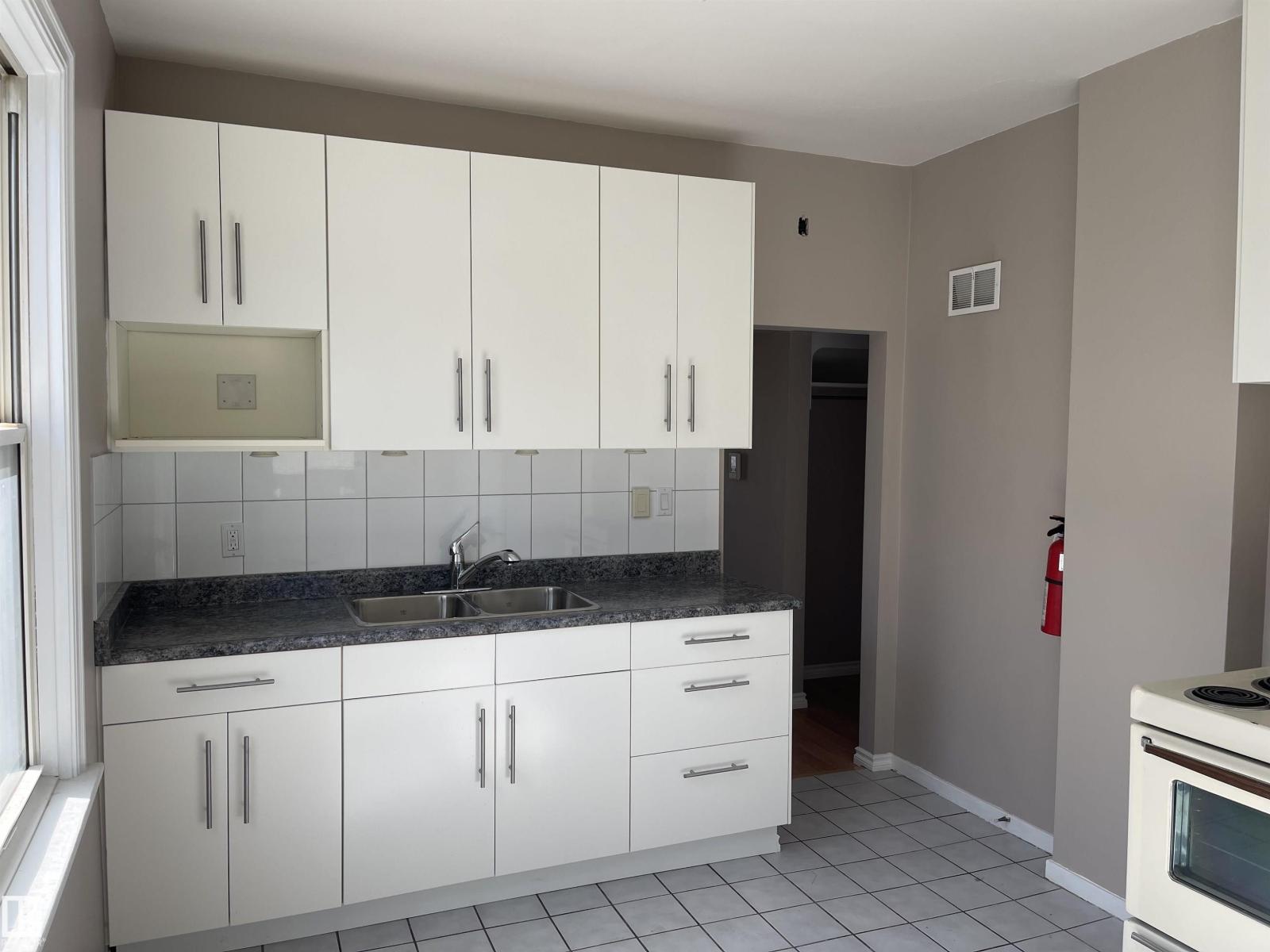 11161 96 ST NW