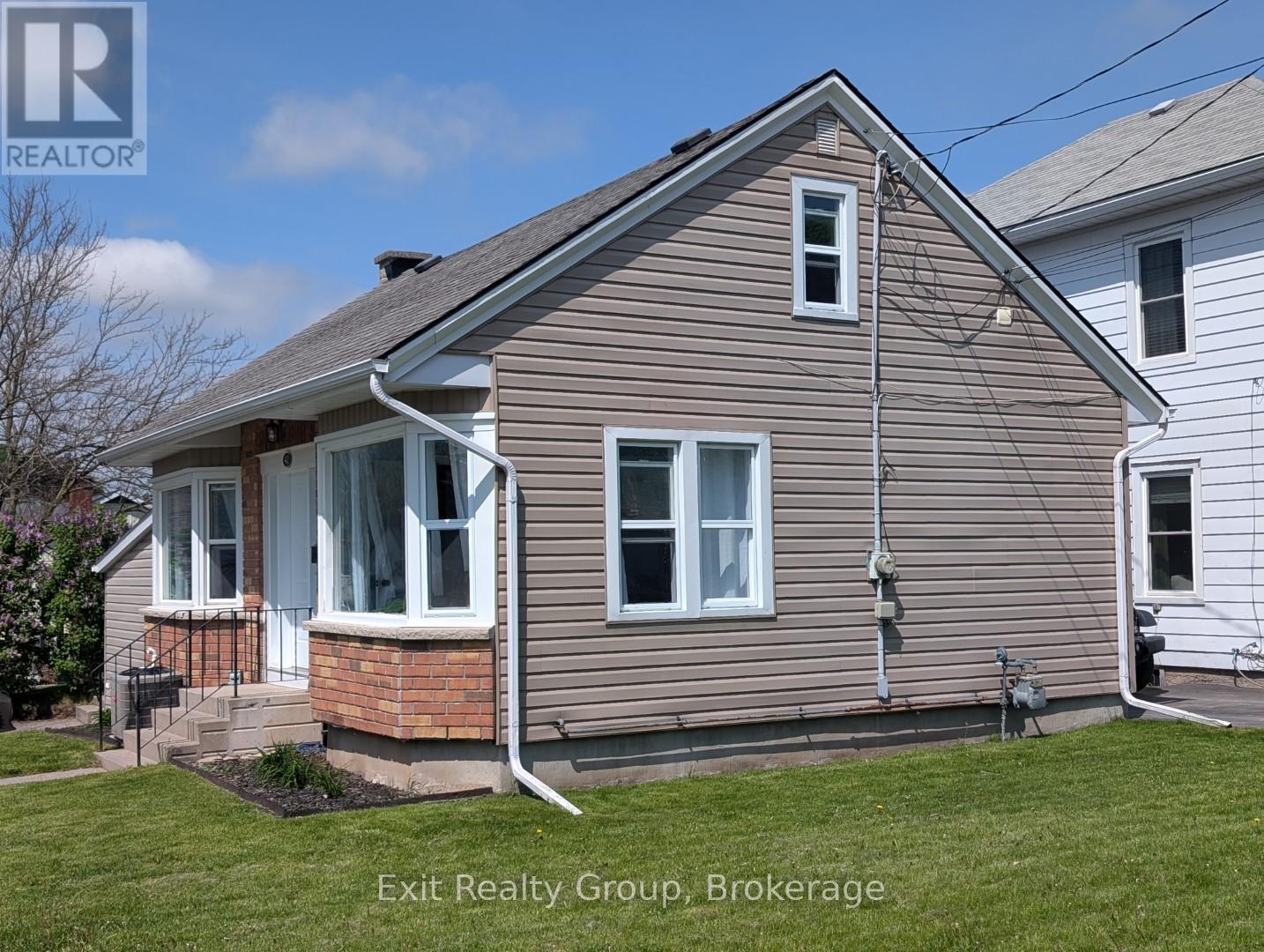 42 MCGILL STREET - Photo 2