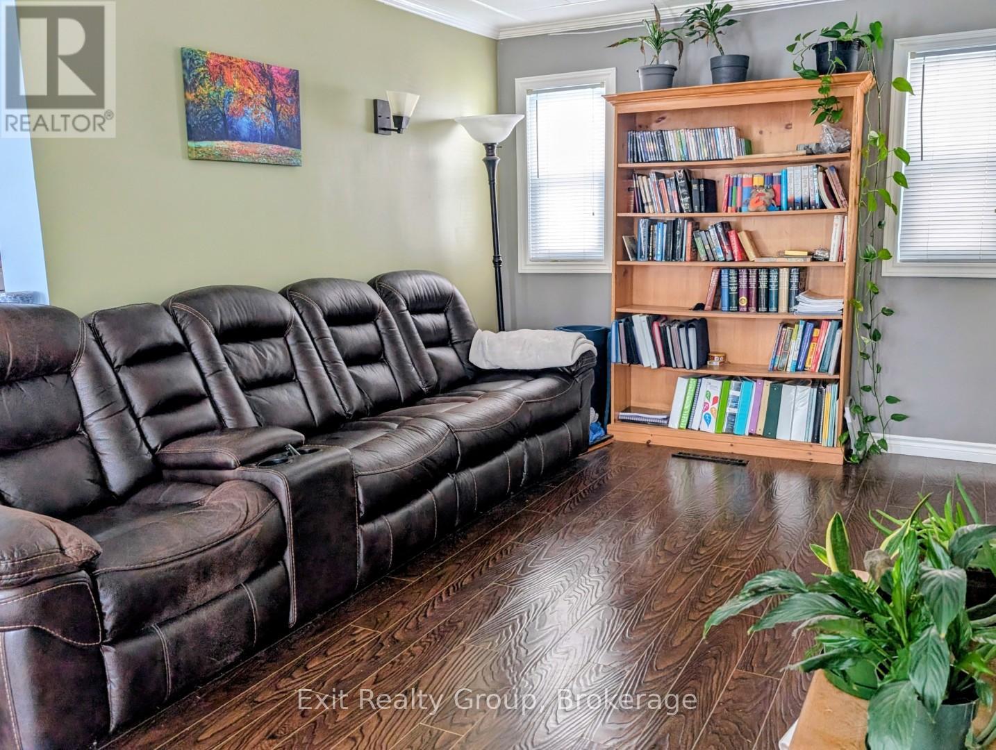 42 MCGILL STREET - Photo 3