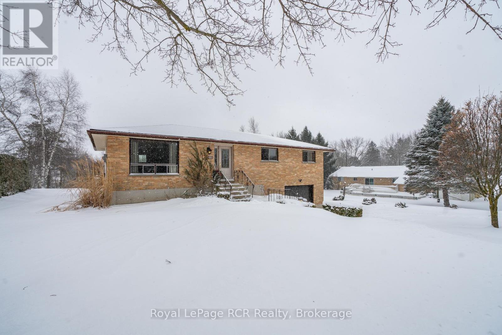 1003 VICTORIA STREET