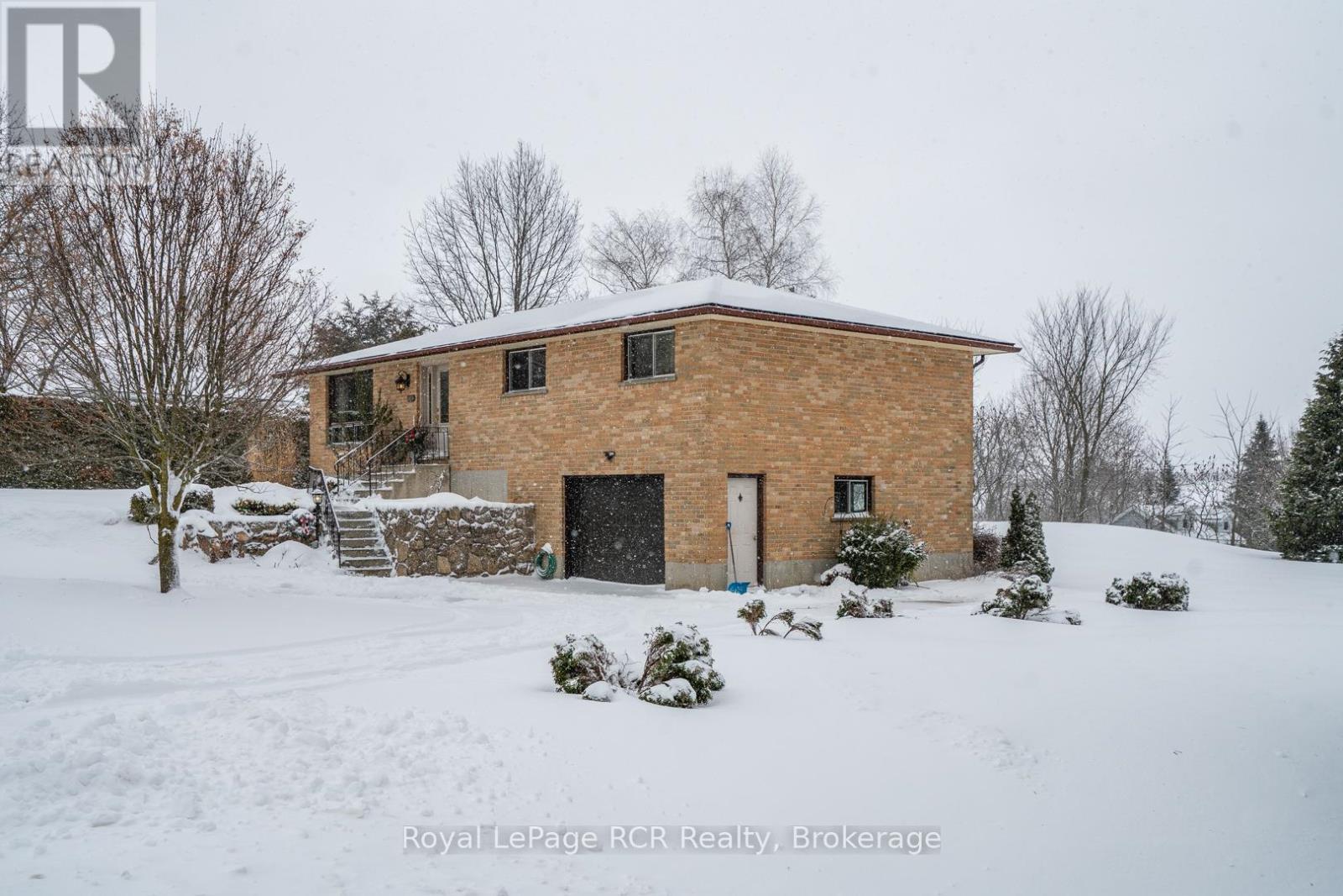 1003 VICTORIA STREET