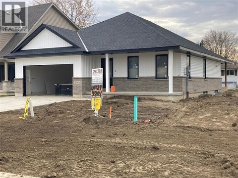 4001 GREENWOOD DRIVE Petrolia ON N0N1R0