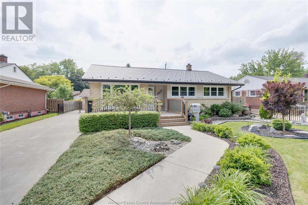 4055 MOUNT ROYAL