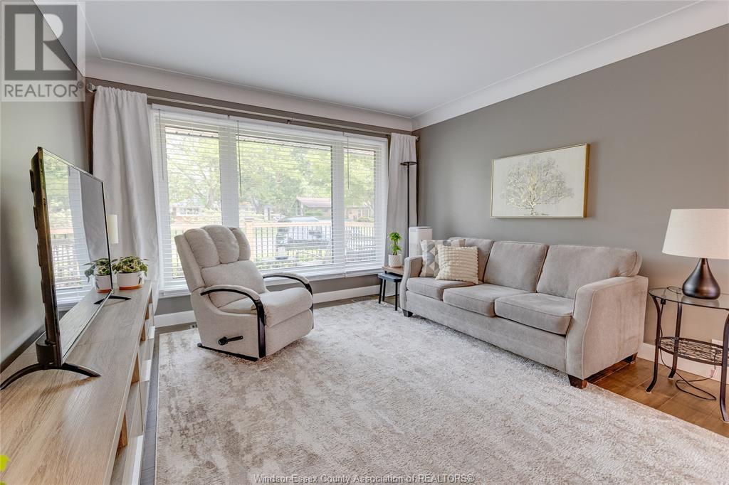 4055 MOUNT ROYAL