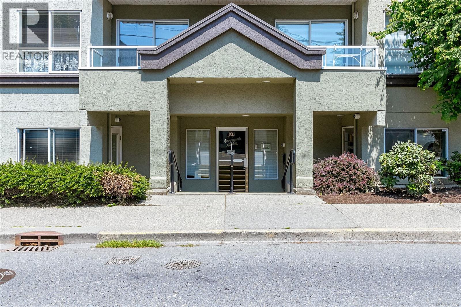 102 & 103 832 Fisgard St