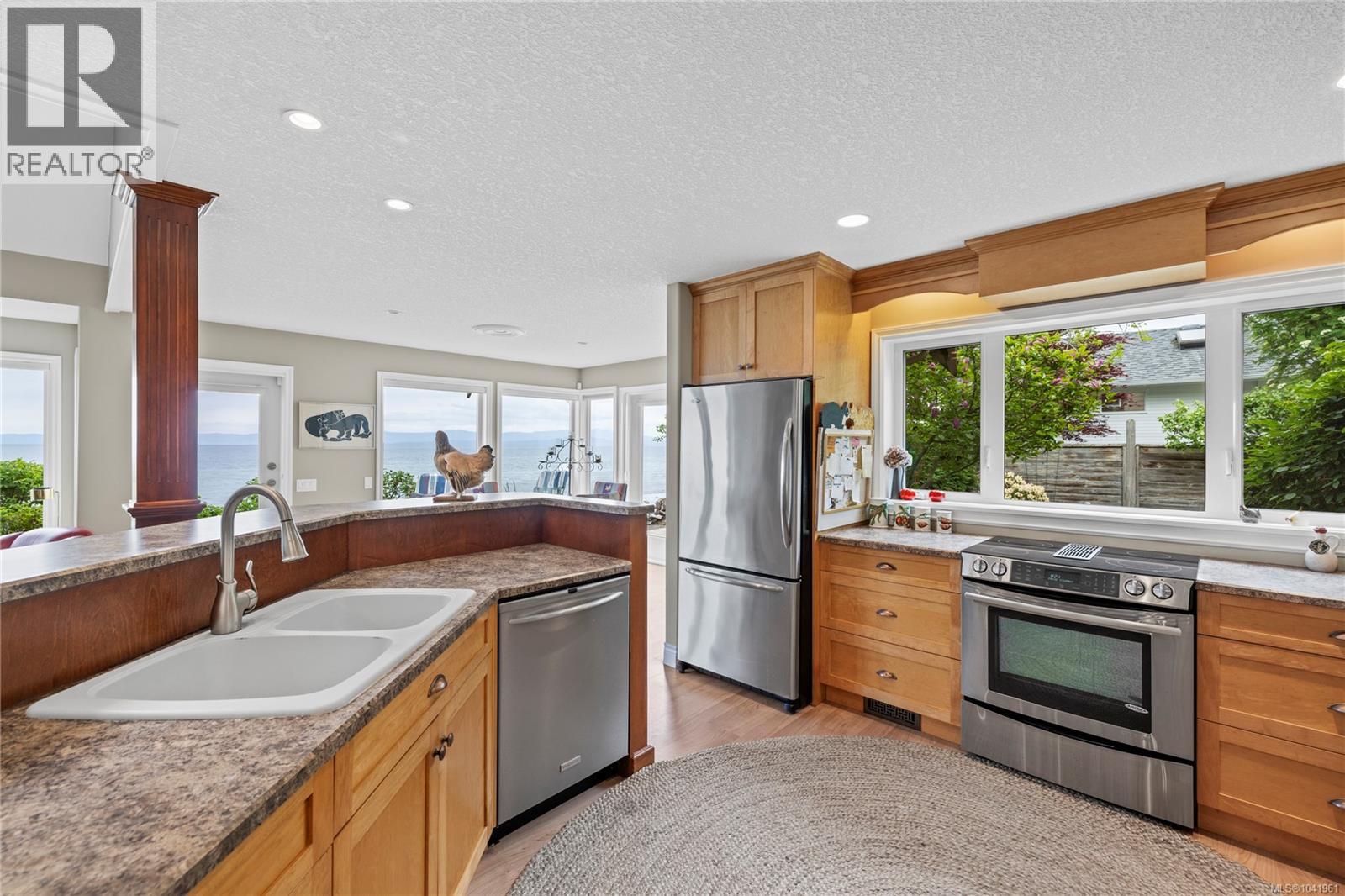 2995 Island Hwy W