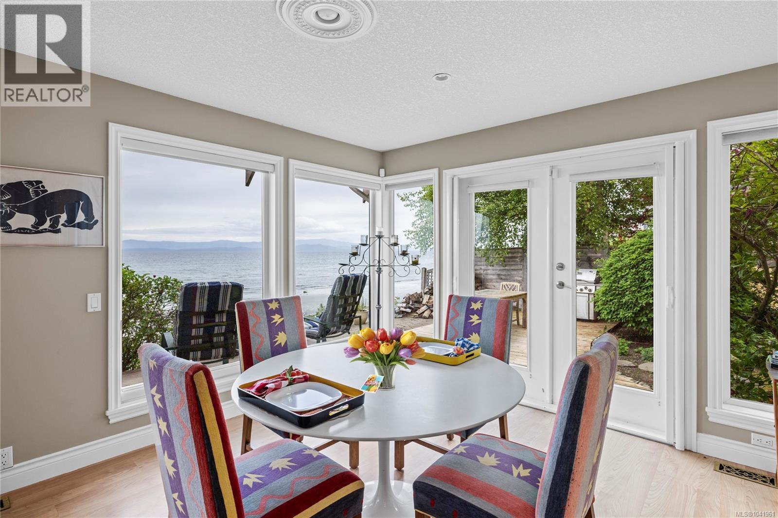 2995 Island Hwy W