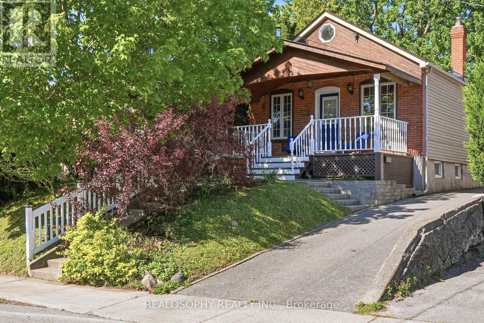 10 MEDFORD AVENUE